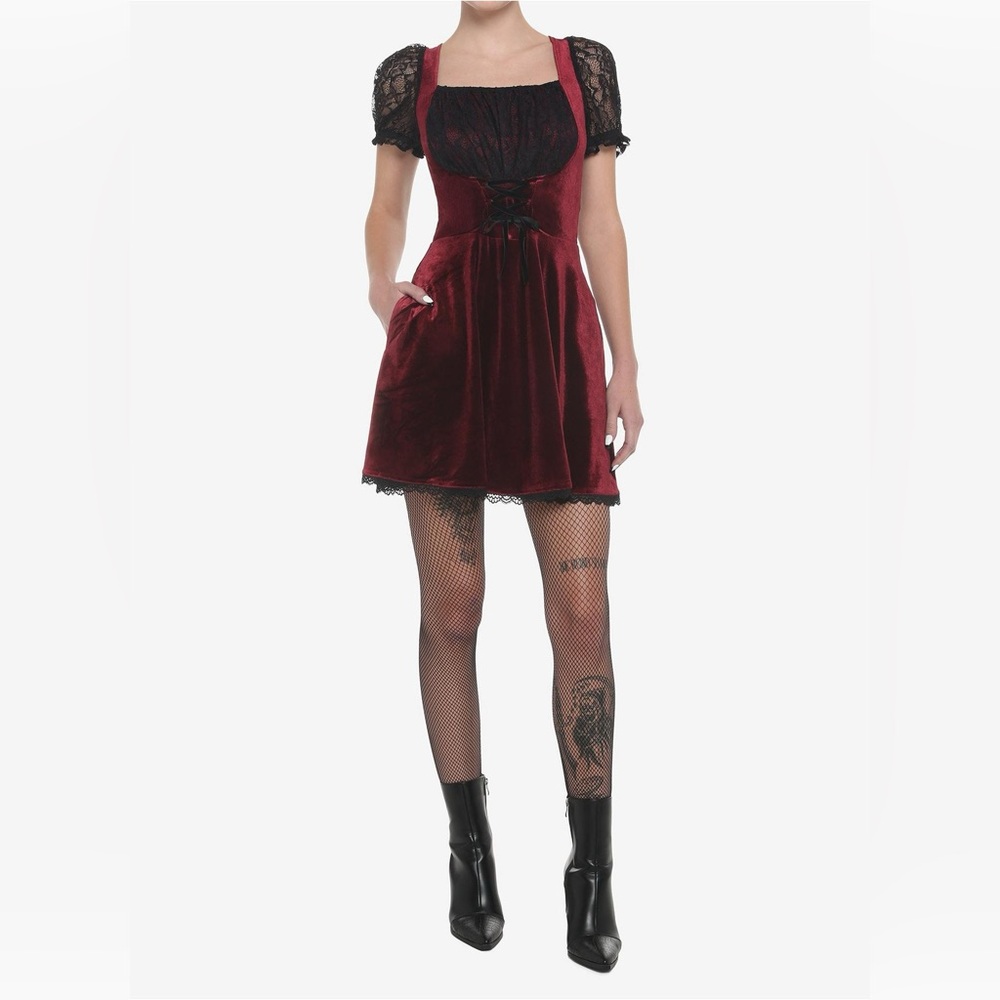 Velvet dress with lace details - Picture 2 of 6
